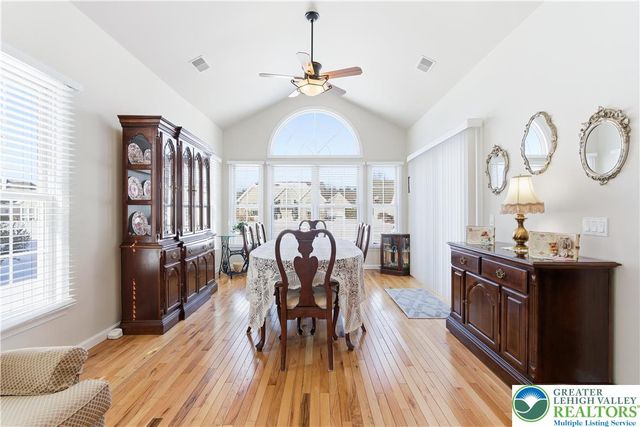 18 Devonshire Drive, Easton, PA 18045