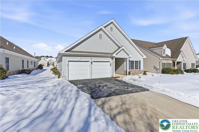 18 Devonshire Drive, Easton, PA 18045