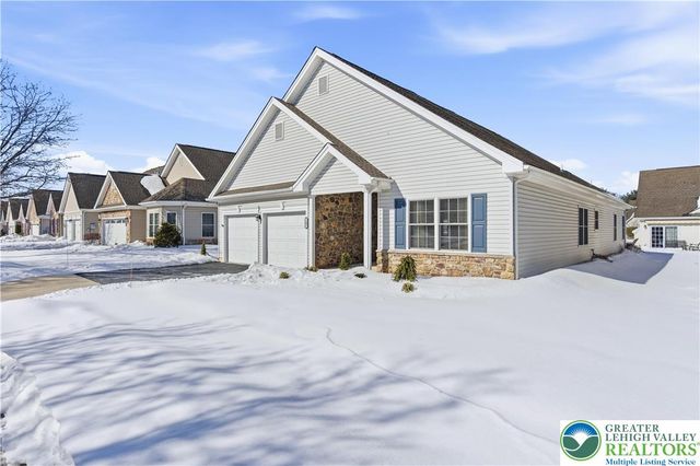 18 Devonshire Drive, Easton, PA 18045