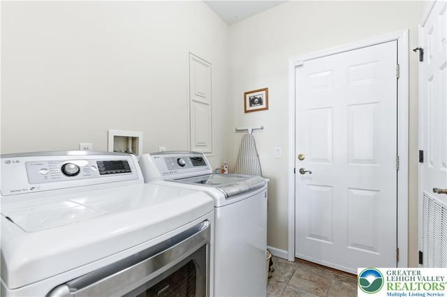 18 Devonshire Drive, Easton, PA 18045