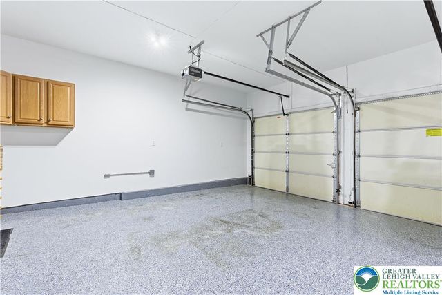 18 Devonshire Drive, Easton, PA 18045