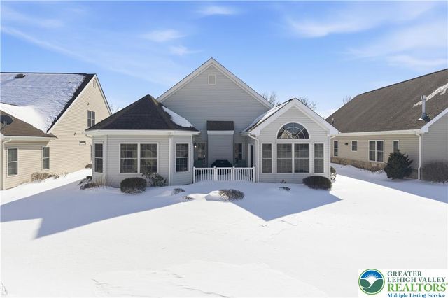 18 Devonshire Drive, Easton, PA 18045