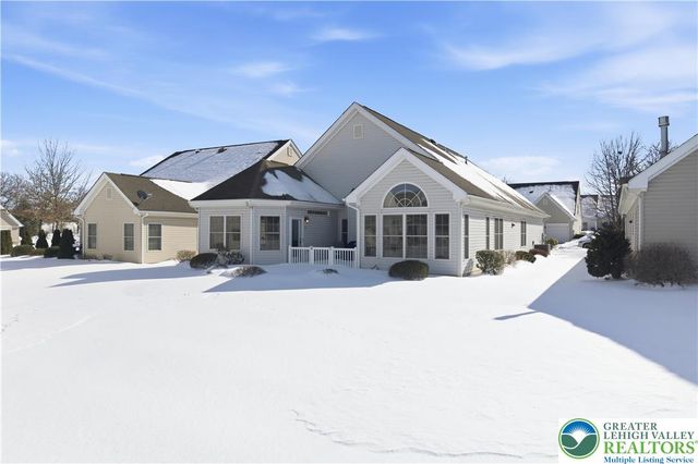 18 Devonshire Drive, Easton, PA 18045