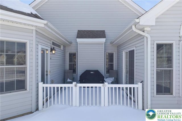 18 Devonshire Drive, Easton, PA 18045