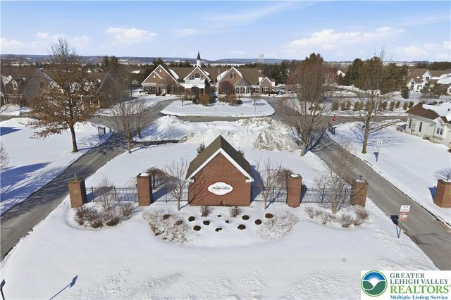 18 Devonshire Drive, Easton, PA 18045