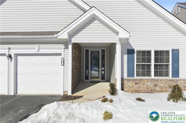 18 Devonshire Drive, Easton, PA 18045