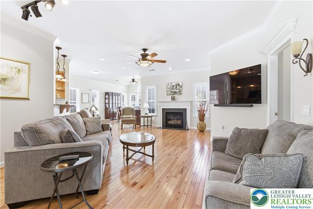 18 Devonshire Drive, Easton, PA 18045