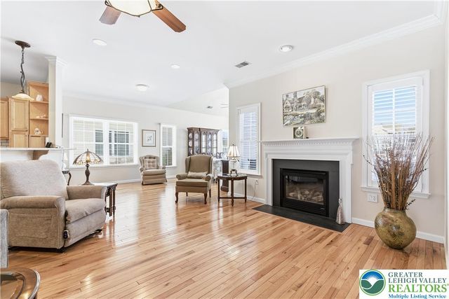 18 Devonshire Drive, Easton, PA 18045