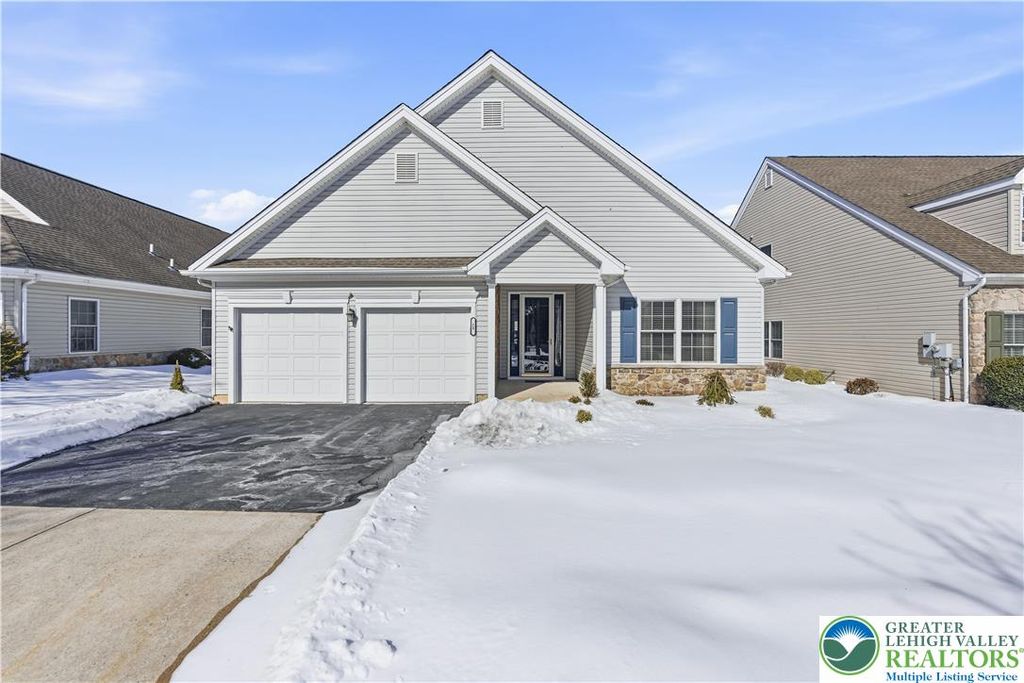 18 Devonshire Drive, Easton, PA 18045