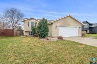 6605 W 67th St Street, Sioux Falls, SD 57106