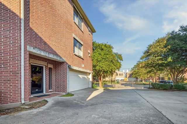 9710 Riddlewood Lane, Houston, TX 77025