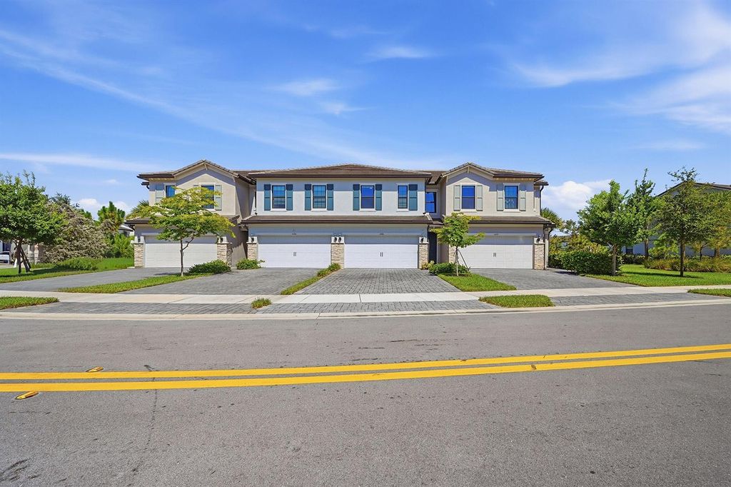 4480 W Appleton Cir W, Oakland Park, FL 33309