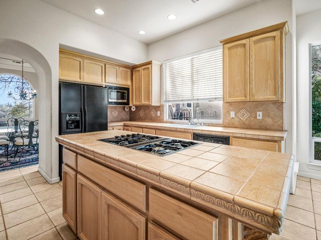 634 Lakecrest Dr, El Dorado Hills, CA 95762