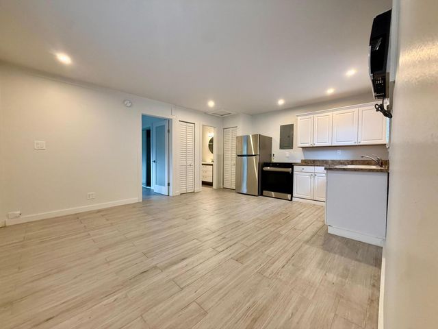 1215 NE 17th Avenue Unit 6, Fort Lauderdale, FL 33304