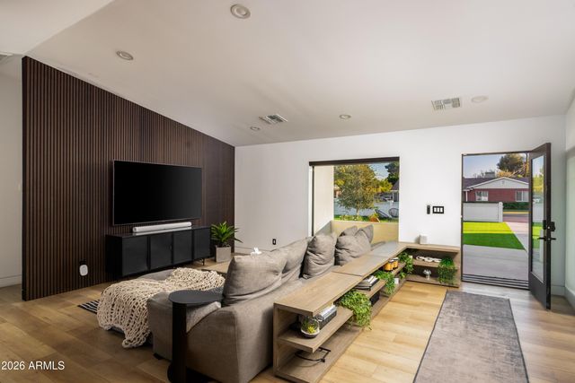 4334 E LEWIS Avenue, Phoenix, AZ 85008