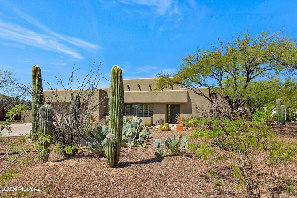 11792 N Via De La Verbenita, Oro Valley, AZ 85737