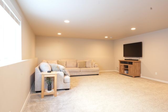 7330 26th Street S, Fargo, ND 58104