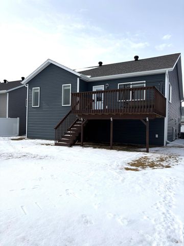 7330 26th Street S, Fargo, ND 58104