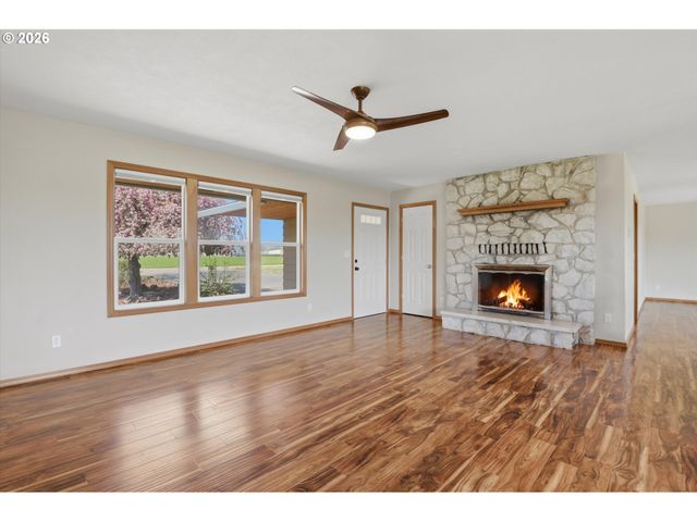 1270 Ne BLOSSOM Dr, Mc Minnville, OR 97128
