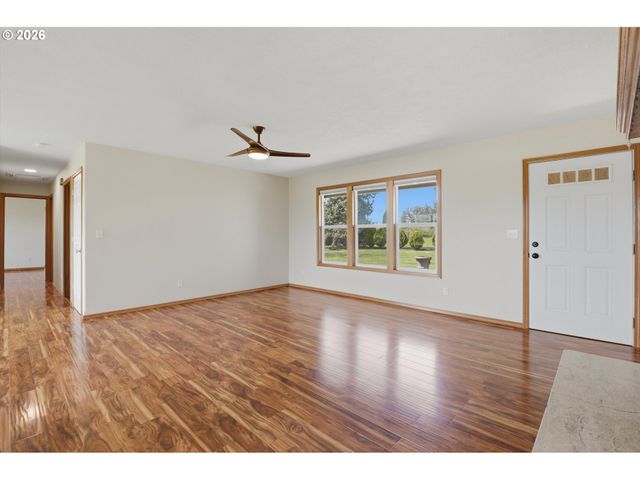 1270 Ne BLOSSOM Dr, Mc Minnville, OR 97128