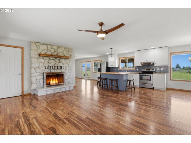 1270 Ne BLOSSOM Dr, Mc Minnville, OR 97128