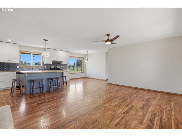 1270 Ne BLOSSOM Dr, Mc Minnville, OR 97128