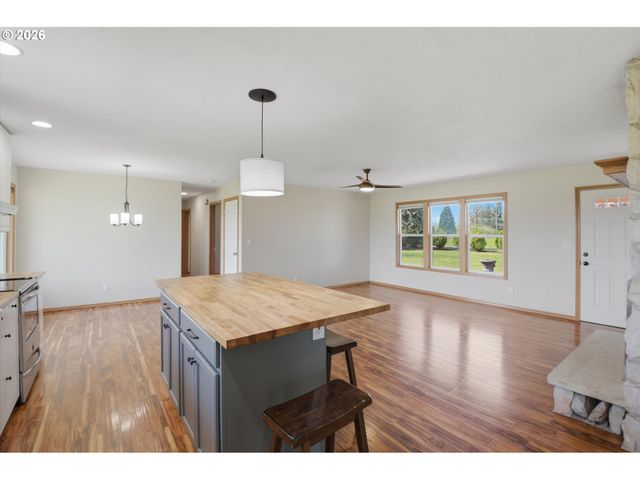 1270 Ne BLOSSOM Dr, Mc Minnville, OR 97128