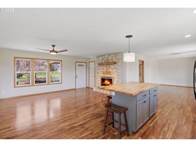 1270 Ne BLOSSOM Dr, Mc Minnville, OR 97128