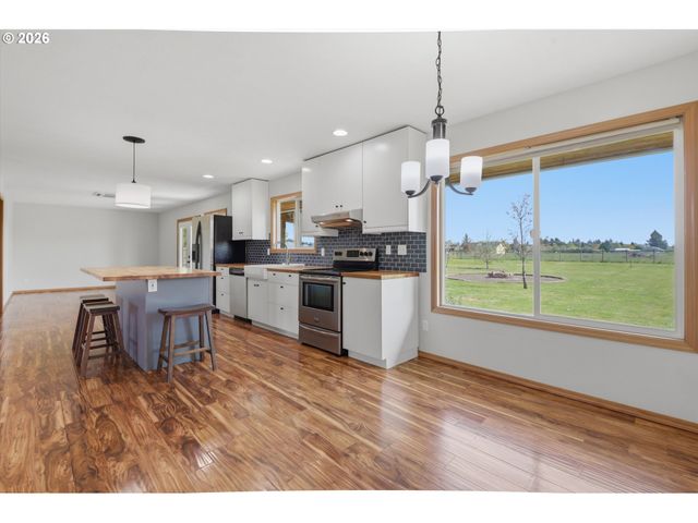 1270 Ne BLOSSOM Dr, Mc Minnville, OR 97128