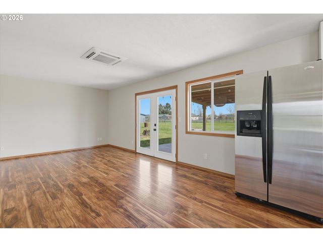 1270 Ne BLOSSOM Dr, Mc Minnville, OR 97128