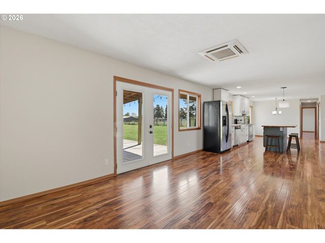1270 Ne BLOSSOM Dr, Mc Minnville, OR 97128