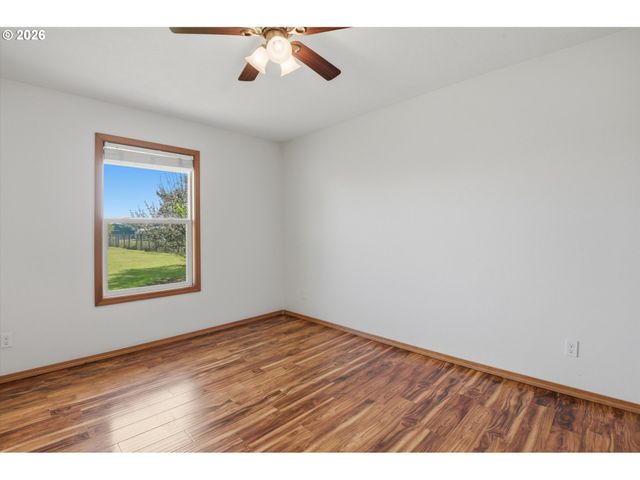 1270 Ne BLOSSOM Dr, Mc Minnville, OR 97128