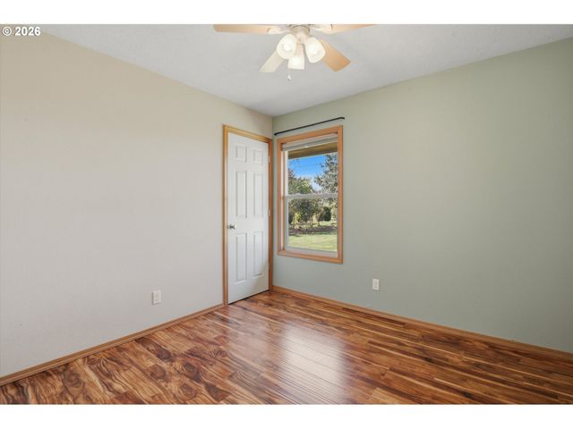 1270 Ne BLOSSOM Dr, Mc Minnville, OR 97128