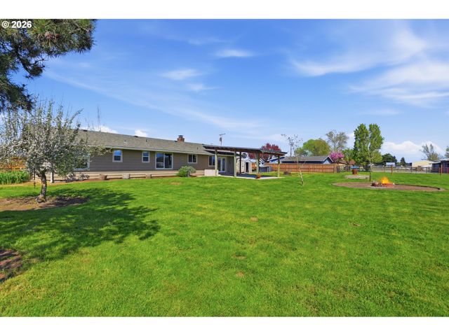 1270 Ne BLOSSOM Dr, Mc Minnville, OR 97128