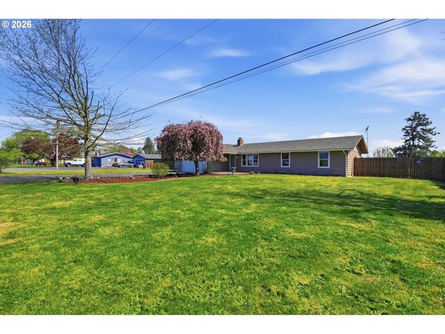 1270 Ne BLOSSOM Dr, Mc Minnville, OR 97128
