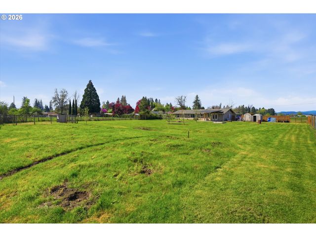 1270 Ne BLOSSOM Dr, Mc Minnville, OR 97128