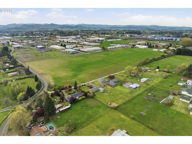 1270 Ne BLOSSOM Dr, Mc Minnville, OR 97128