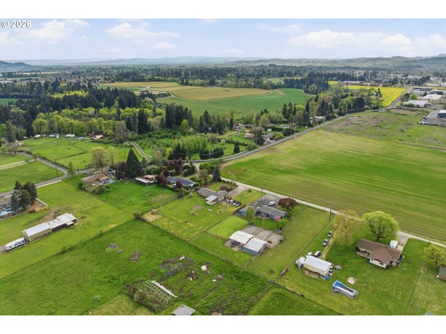 1270 Ne BLOSSOM Dr, Mc Minnville, OR 97128
