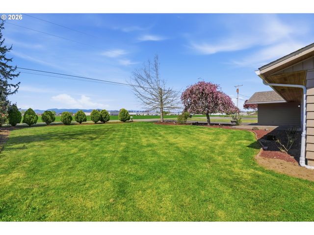 1270 Ne BLOSSOM Dr, Mc Minnville, OR 97128