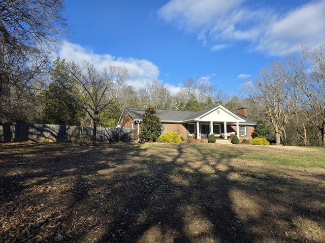 811 Hogans Branch Rd, Hendersonville, TN 37075