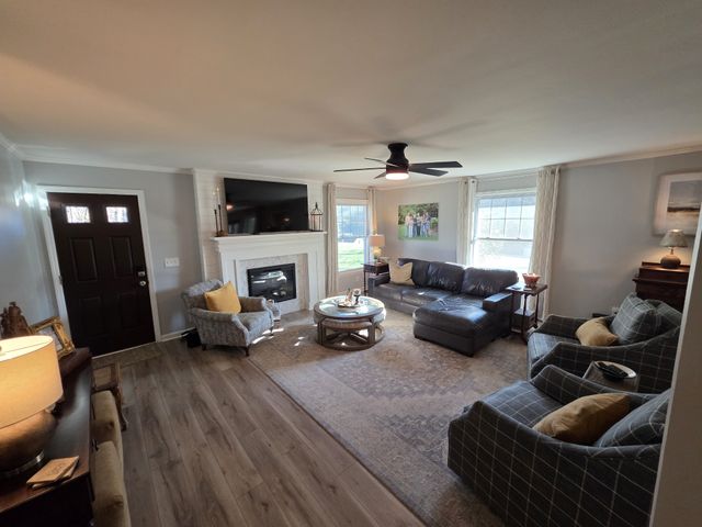 811 Hogans Branch Rd, Hendersonville, TN 37075