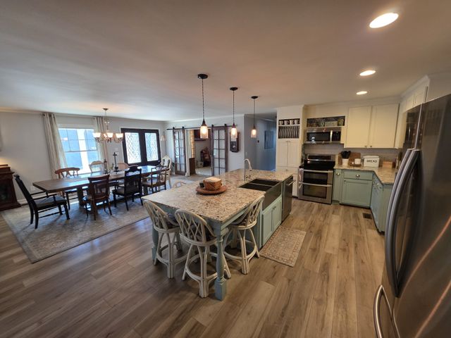 811 Hogans Branch Rd, Hendersonville, TN 37075