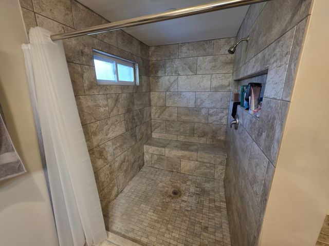 811 Hogans Branch Rd, Hendersonville, TN 37075