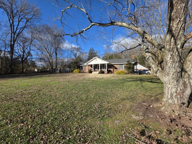 811 Hogans Branch Rd, Hendersonville, TN 37075