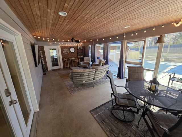 811 Hogans Branch Rd, Hendersonville, TN 37075