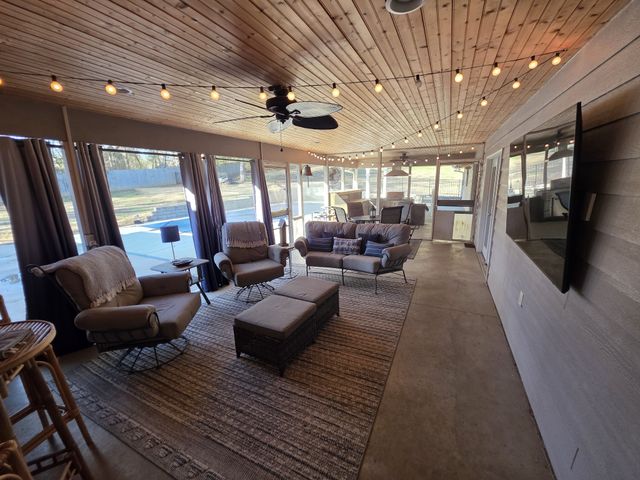 811 Hogans Branch Rd, Hendersonville, TN 37075