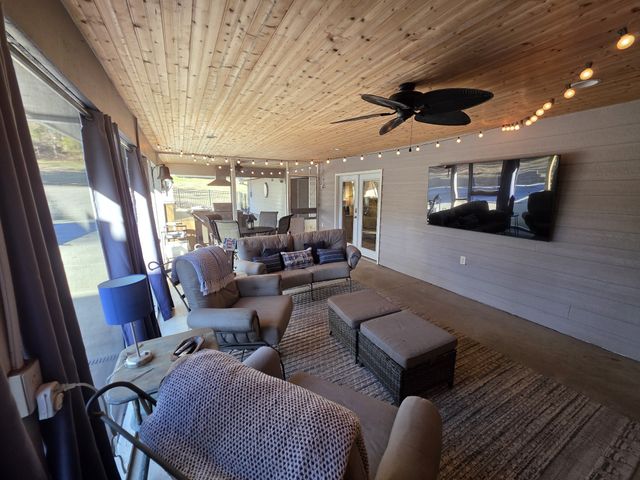 811 Hogans Branch Rd, Hendersonville, TN 37075