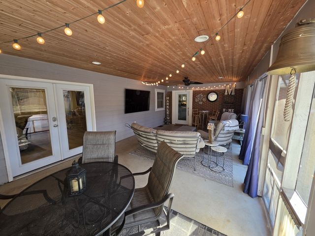 811 Hogans Branch Rd, Hendersonville, TN 37075