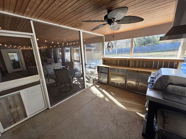 811 Hogans Branch Rd, Hendersonville, TN 37075