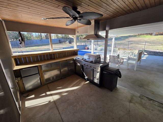 811 Hogans Branch Rd, Hendersonville, TN 37075